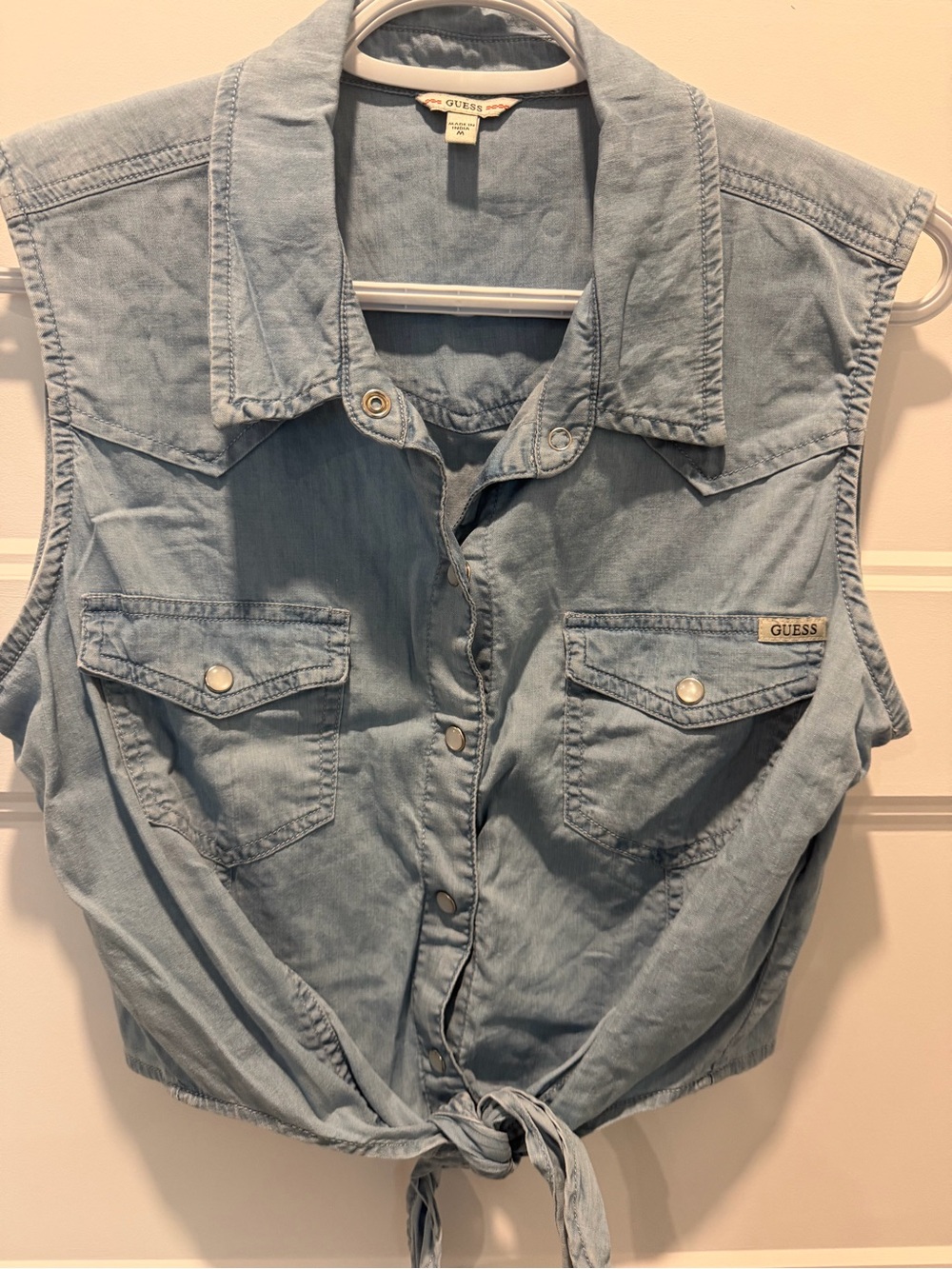 Guess sleeveless demin shirt light demin
